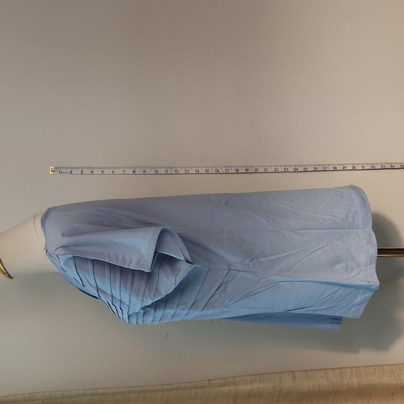 Womens tee with rosette size medium - Picture 4 of 8